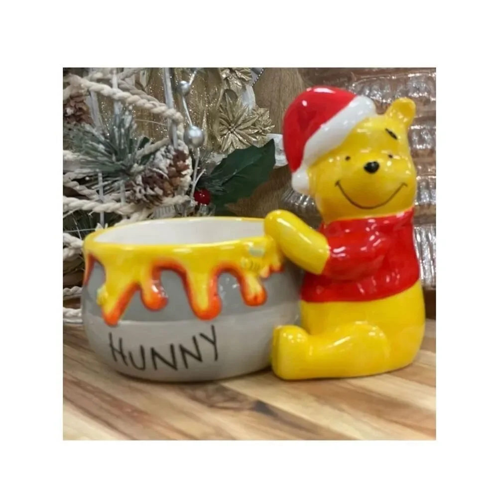 NWT Disney Winnie The Pooh with Santa Hat Glossy Ceramic Yellow Red Hunny Bowl
